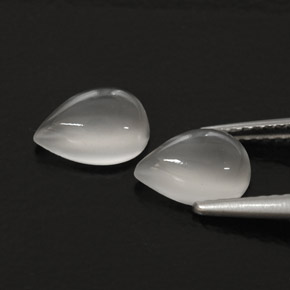 カラットの天然ホワイトムーンストーン（8.1×6 mm・透明）