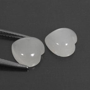 カラットの天然ホワイトムーンストーン（9×8.8 mm・透明）