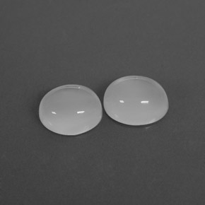 カラットの天然ホワイトムーンストーン（8.2×6.9 mm・透明）