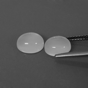 カラットの天然ホワイトムーンストーン（8.2×6.9 mm・透明）