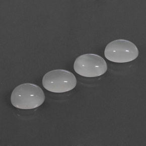 カラットの天然ホワイトムーンストーン（8.4×6.6 mm・透明）