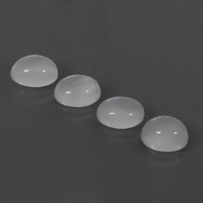 カラットの天然ホワイトムーンストーン（8.4×6.6 mm・透明）