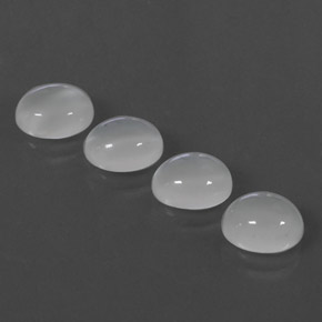 カラットの天然ホワイトムーンストーン（8.3×6.7 mm・透明）