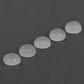 カラットの天然ホワイトムーンストーン（8.5×6.7 mm・透明）