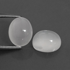 カラットの天然ホワイトムーンストーン（8.2×6.9 mm・透明）