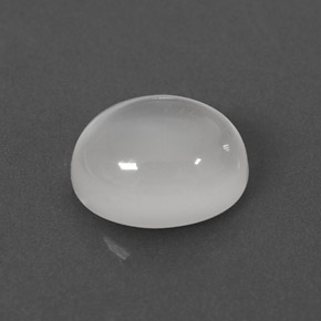 1.55カラットの天然ホワイトムーンストーン（7.9×6.1 mm・オーバルカット）