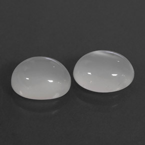 カラットの天然ホワイトムーンストーン（8.2×7 mm・透明）