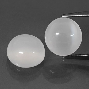 カラットの天然ホワイトムーンストーン（8.08 mm・透明）
