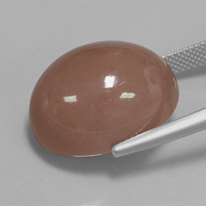 27.02カラットの天然ウォームブラウンムーンストーン、オーバルカット、オペーク