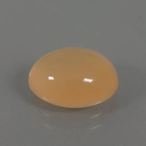 3.70カラットの天然オレンジクリームムーンストーン（11.2×9.1 mm・オーバルカット）
