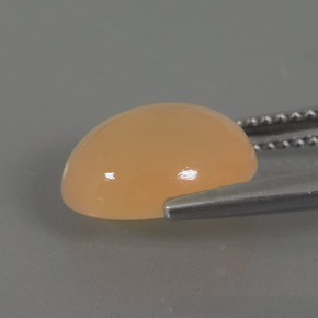 3.70カラットの天然オレンジクリームムーンストーン（11.2×9.1 mm・オーバルカット）