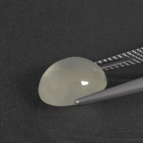 4.10カラットの天然ウォームホワイトムーンストーン（11×9.1 mm・オーバルカット）