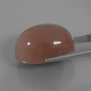 49.49カラットの天然赤みがかった茶ムーンストーン（25.1×18.1 mm・オーバルカット）