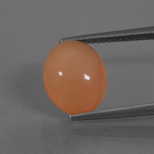 4.51カラットの天然ライトオレンジムーンストーン、オーバルカット、半透明
