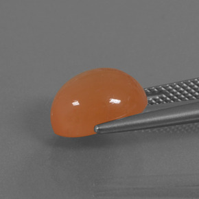 4.51カラットの天然ライトオレンジムーンストーン、オーバルカット、半透明