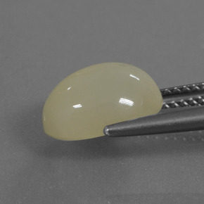 4.11カラットの天然ミディアムイエロームーンストーン（11.1×9.1 mm・オーバルカット）