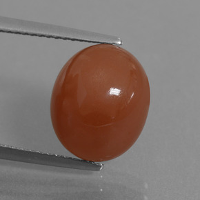 6.02カラットの天然ミディアムレッドムーンストーン（12.1×10.1 mm・オーバルカット）