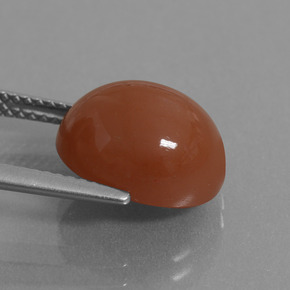 6.02カラットの天然ミディアムレッドムーンストーン（12.1×10.1 mm・オーバルカット）