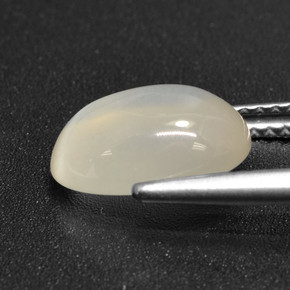 2.78カラットの天然オフホワイトムーンストーン（10.9×8.1 mm・オーバルカット）