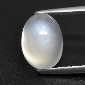 3.23カラットの天然半透明ホワイトムーンストーン（10×7.3 mm・オーバルカット）