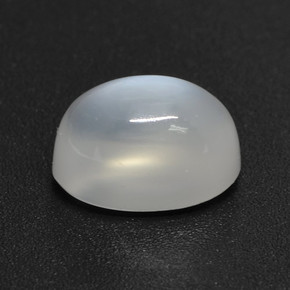 3.23カラットの天然半透明ホワイトムーンストーン（10×7.3 mm・オーバルカット）
