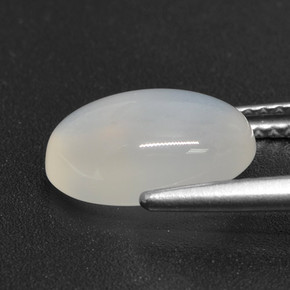 3.32カラットの天然半透明ホワイトムーンストーン（11.4×8.5 mm・オーバルカット）