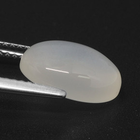 3.76カラットの天然半透明ホワイトムーンストーン（11.9×8.4 mm・オーバルカット）
