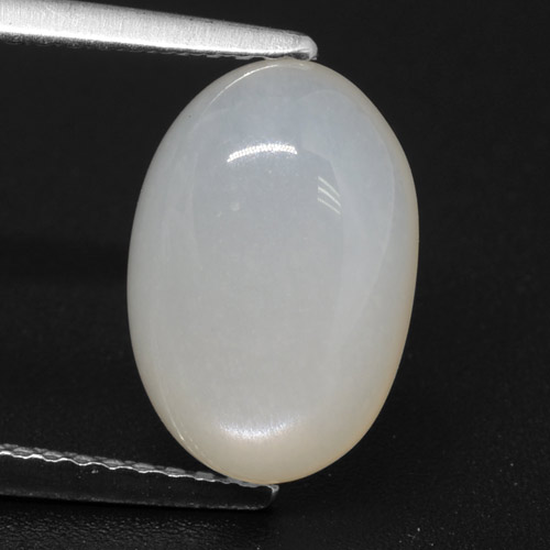 3.82カラットの天然半透明ホワイトムーンストーン（12×8.1 mm・オーバルカット）
