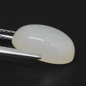 3.82カラットの天然半透明ホワイトムーンストーン（12×8.1 mm・オーバルカット）