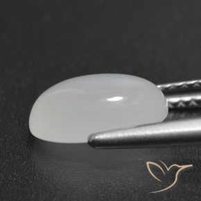 2.16カラットの天然半透明ホワイトムーンストーン（9.7×7.8 mm・オーバルカット）