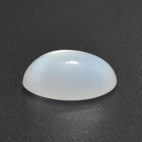 1.81カラットの天然半透明ホワイトムーンストーン（9.9×6.4 mm・オーバルカット）
