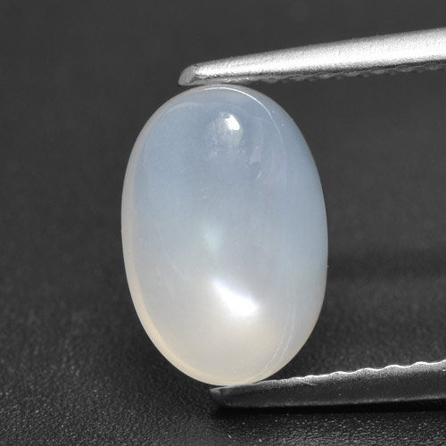 1.88カラットの天然半透明ホワイトムーンストーン（9.4×6.5 mm・オーバルカット）