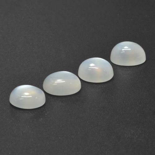 5.90カラットの天然半透明ホワイトムーンストーン（8.2×6.2 mm・オーバルカット）
