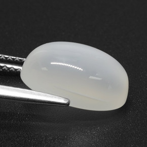 4.99カラットの天然半透明ホワイトムーンストーン（12.5×8.5 mm・オーバルカット）