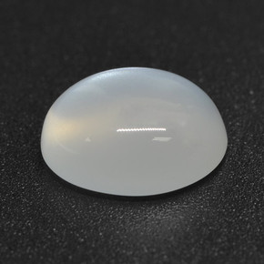 2.56カラットの天然半透明ホワイトムーンストーン（9.9×8 mm・オーバルカット）