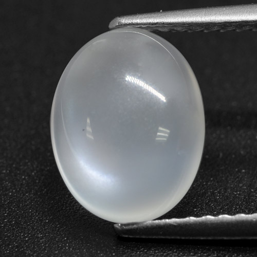 2.46カラットの天然半透明ホワイトムーンストーン（10.2×8 mm・オーバルカット）
