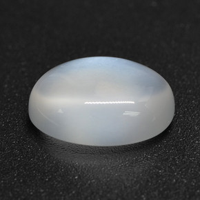 2.46カラットの天然半透明ホワイトムーンストーン（10.2×8 mm・オーバルカット）