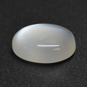 2.47カラットの天然半透明ホワイトムーンストーン（10.3×8.1 mm・オーバルカット）