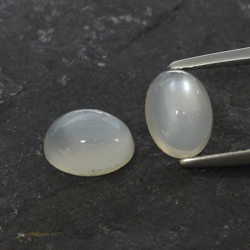 自然派の商品を探す 3.19ct ウォームホワイト ムーンストーン 宝石, オーバルカット, インド からGemSelectで. 在庫あり、世界各国へ発送!