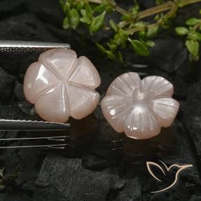 Shop natural 6.87ct 薄いキャラメルブラウン ムーンストーン gems, フラワーカット, from インド at GemSelect. In stock, global shipping!