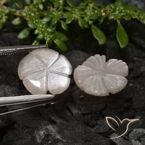 Shop natural 4.91ct 薄いピーナッツブラウン ムーンストーン gems, フラワーカット, from インド at GemSelect. In stock, global shipping!