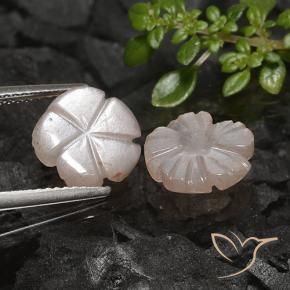 Shop natural 4.41ct 薄いキャラメルブラウン ムーンストーン gems, フラワーカット, from インド at GemSelect. In stock, global shipping!