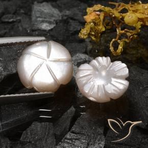 Shop natural 6.16ct 非常に薄い茶色 ムーンストーン gems, フラワーカット, from インド at GemSelect. In stock, global shipping!