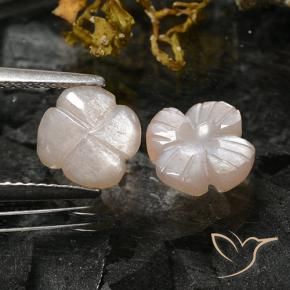 Shop natural 2.32ct 薄いキャラメルブラウン ムーンストーン gems, フラワーカット, from インド at GemSelect. In stock, global shipping!