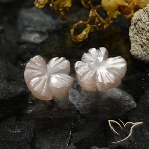 Shop natural 2.37ct 薄いキャラメルブラウン ムーンストーン gems, フラワーカット, from インド at GemSelect. In stock, global shipping!