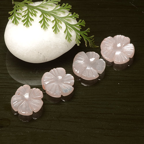 自然派の商品を探す 7.89ct 非常に薄いピンク ムーンストーン 宝石, フラワーカット, インド からGemSelectで. 在庫あり、世界各国へ発送!