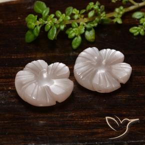 Shop natural 10.66ct 薄いキャラメルブラウン ムーンストーン gems, フラワーカット, from インド at GemSelect. In stock, global shipping!