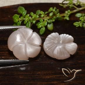 Shop natural 10.66ct 薄いキャラメルブラウン ムーンストーン gems, フラワーカット, from インド at GemSelect. In stock, global shipping!
