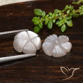 Shop natural 6.11ct 非常に薄い茶色 ムーンストーン gems, フラワーカット, from インド at GemSelect. In stock, global shipping!