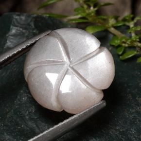 6.52カラットの天然非常に薄い茶色ムーンストーン、フラワーカット、半透明